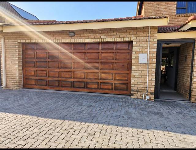 3 BEDROOM APARTMENT FOR SALE IN VAALPARK